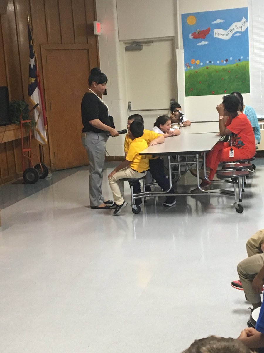 cwsmith10's tweet photo. Plain View Assembly
Mrs. Ruffin checking on students’ first day of school!  What is your best part of the day? https://t.co/fZCAMDT8fa