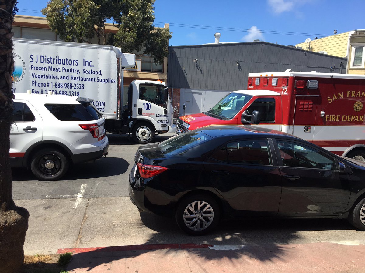 SFFDPIO's tweet photo. Do you know what to do if someone is choking? #SFFDPIO First on scene with #SFFDE43 and #SFFDM72 This patient will be okay. https://t.co/FU5Nn4R8NX