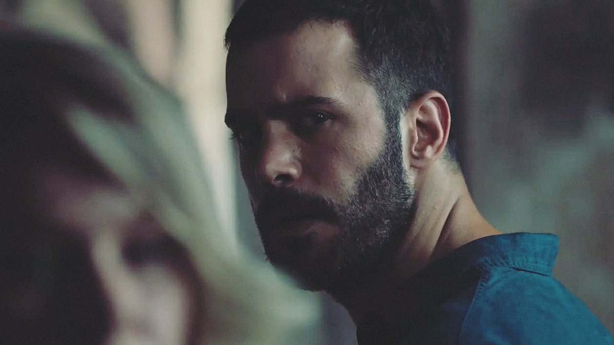 beratf_'s tweet photo. #Kuzgun 
Öylece gitti hiç birşey olmamış gibi
Yarım kaldım ama yarım bana yeterdi. https://t.co/oLHkcq0fUi