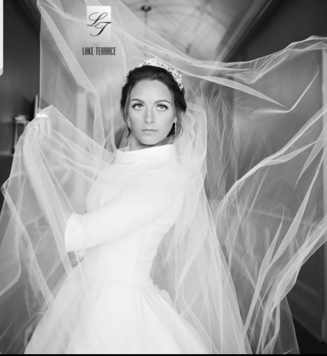 Captivating #kallah veil  photo shot in our hall by the talented  Andre Reichmann Photography 

#jewishbride #mazeltov #laketerrace