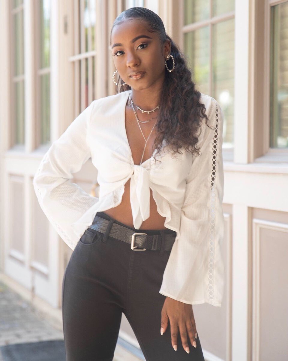 AZWELLinBAMA's tweet photo. Alabama football is right around the corner and we are thinking this top is perfect for it 🏈🐘♥️ Also available in Black
#ootd #alabamafootball #falloutfit #tuscaloosaboutique #transitionaloutfit #fall #weekendvibes #gamedaylook #rolltide https://t.co/KAISbSBxhS