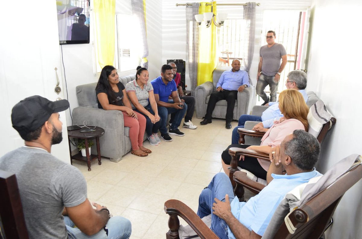 PrensaFernandoR's tweet photo. Ahora:  @FernandoRosaRD disfruta un rico café en la residencia Yudelka Castellanos, aspirante a regidora por la Circunscripción II, quien junto a su equipo se integra para #TransformarSantiago. https://t.co/RBvbfp3ATQ