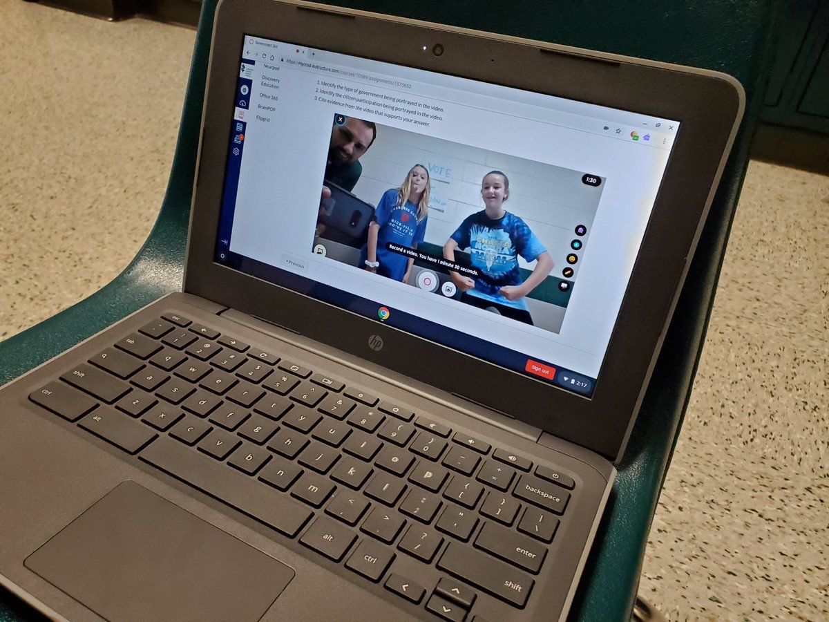 Mr_Rollman's tweet photo. Students using @flipgrid to create government skits and respond to their classmates to figure out what governments their skits are about. @ITSCCSD @CherokeeSchools https://t.co/nNmA4pkkIA