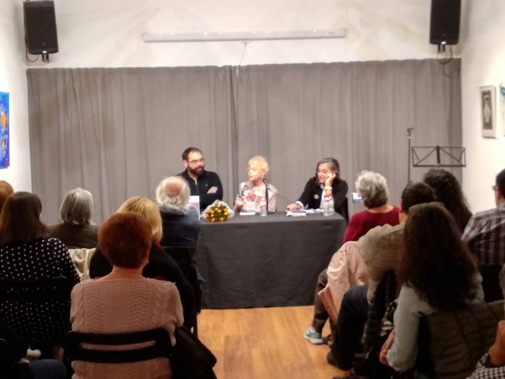 Mor la nostra veïna Maria Dolors Renau i Manén. Activista veïnal i intel·lectual va realitzar nombroses activitats culturals i presentacions de llibres al barri. El nostre condòl i una forta abrçada a la familia i a les seves amistats #santcugat