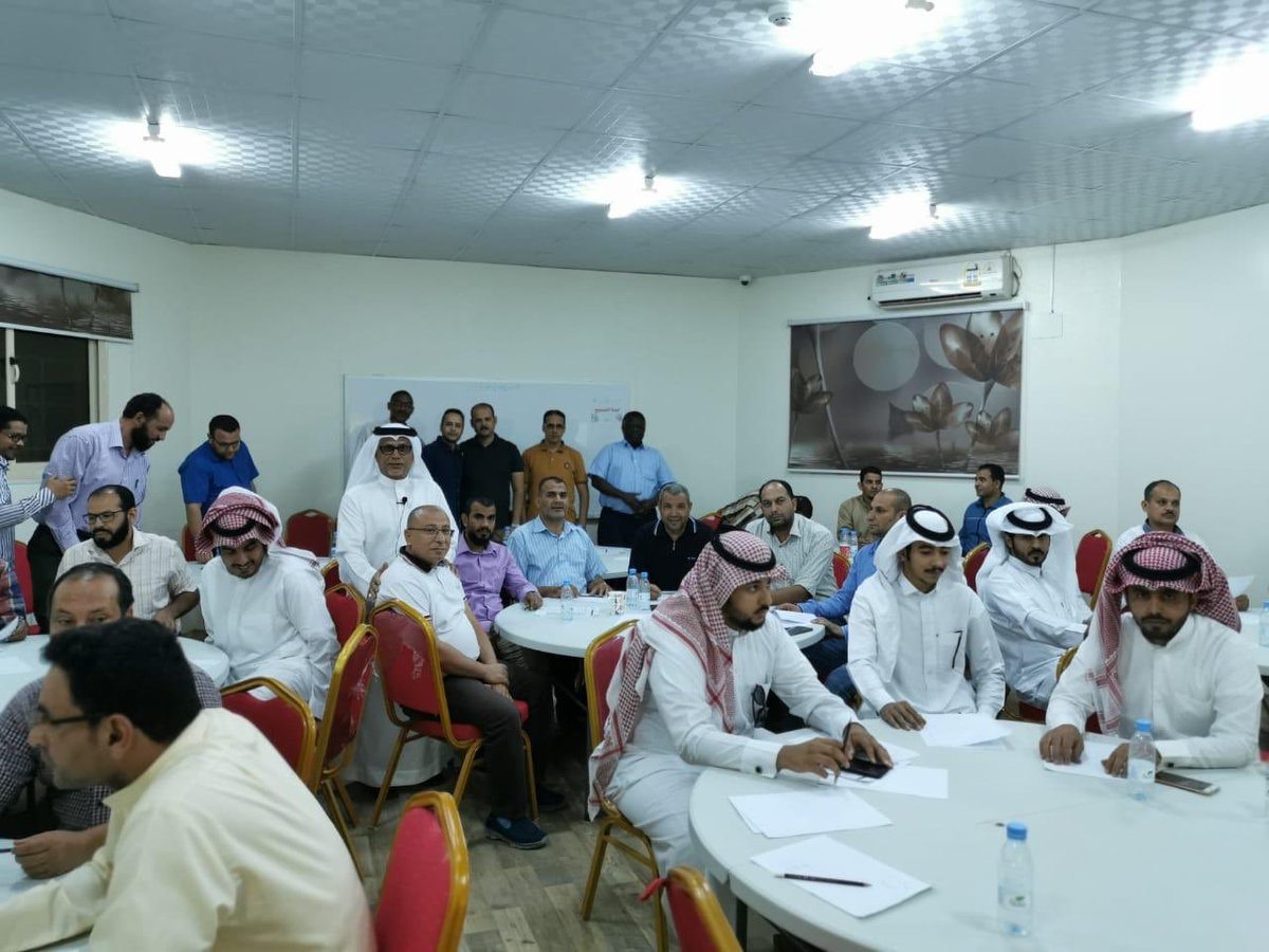 الخبير التربوي والمدرب الأستاذ / مانع ناجي آل سعد يختتم دورة "الانضباط الذكي في الفصول الدراسية" بمدارس مستقبل نجران الأهلية بحضور جميع الكادر التعليمي والإداري بالمدارس 
#تعليم_نجران
#وزارة_التعليم
#الملف_الإعلامي_بوزارة_التعليم