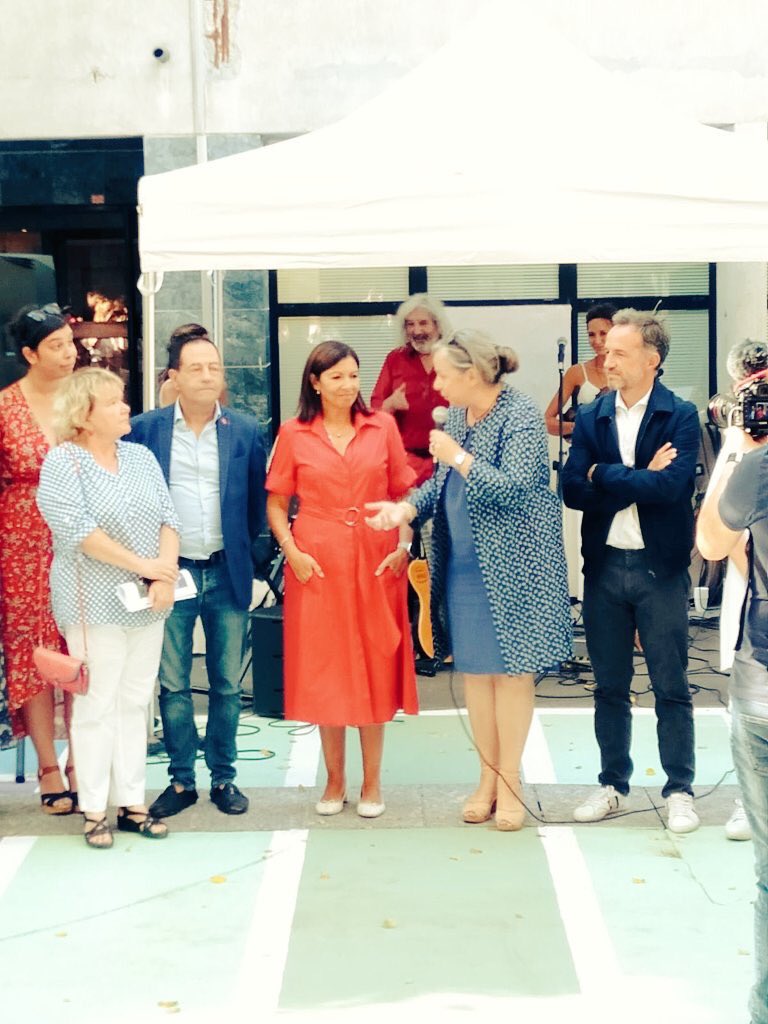 JeanLucRomero's tweet photo. #EmbellirParis : merci #ActiveBercy de faire de la rue Henri Desgrange à #Paris12 une œuvre d’art construite en concertation avec les habitants et les artistes ! Et bravo aux associations pour cette inauguration festive avec @Anne_Hidalgo @Baratti_Elbaz @cgirard et @egregoire ! https://t.co/0lARYkBYwD