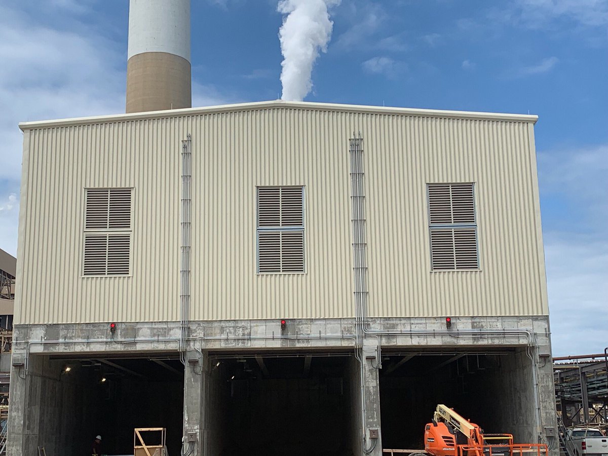 HmiCHS's tweet photo. Custom made Miami-Dade Louvers looking great! Let us help you on your next louver project #Dorian #hvac #louvers #ThankfulThursday #building @NailorHVAC @HmiCHS https://t.co/VSN5hOM5J3