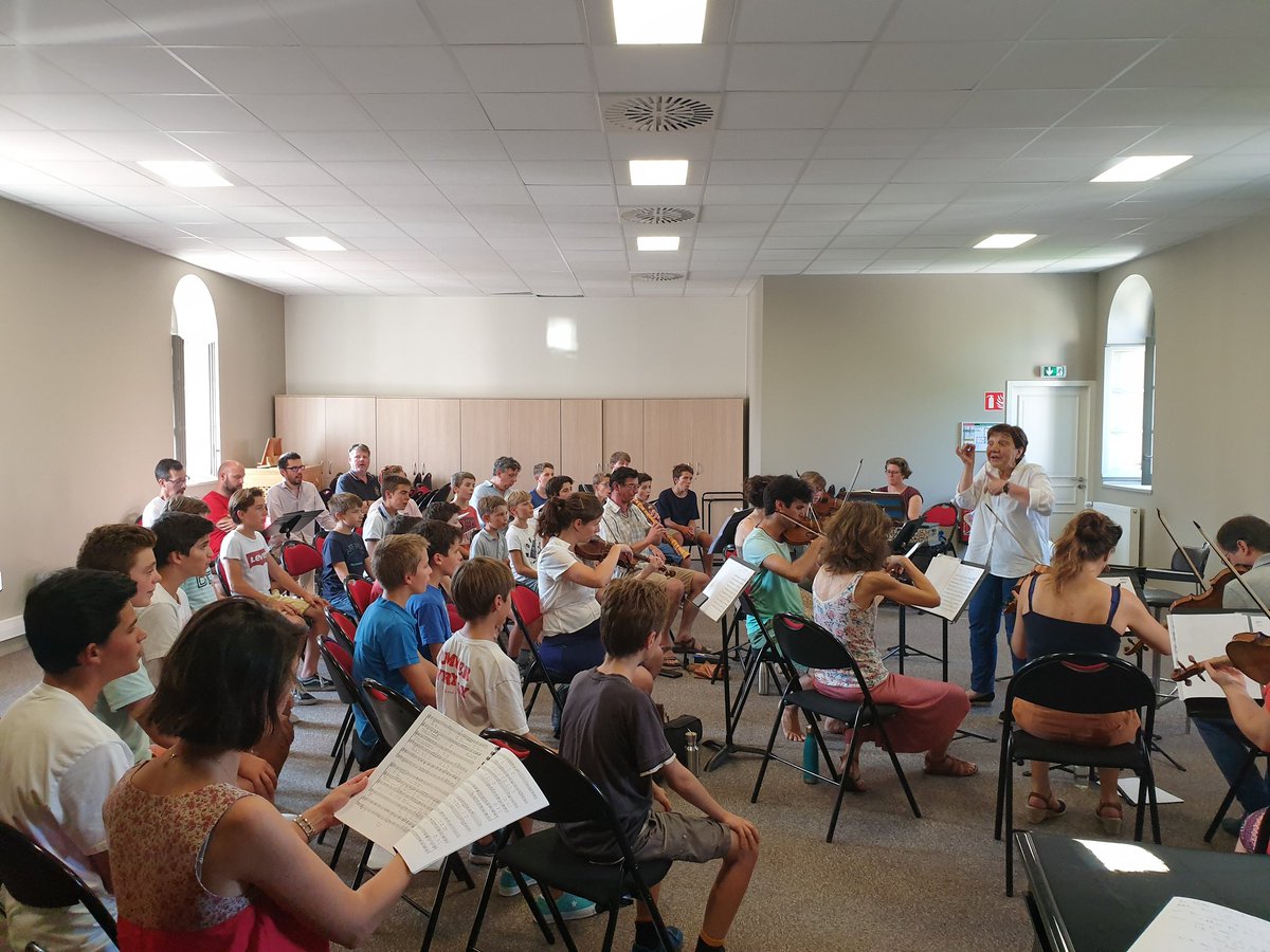 LesPCLyon's tweet photo. Répétition ce jeudi 29 août pour le concert demain à la Chaise-Dieu :
Maitrise de la cathédrale de Lyon (chef de choeur Thibaut Louppe), Maîtrise de la cathédrale du Puy-en-Velay (chef de choeur Emmanuel Magat) et l ensemble Spirito (direction Nicole Corti) ! https://t.co/cC4dOFcRKl