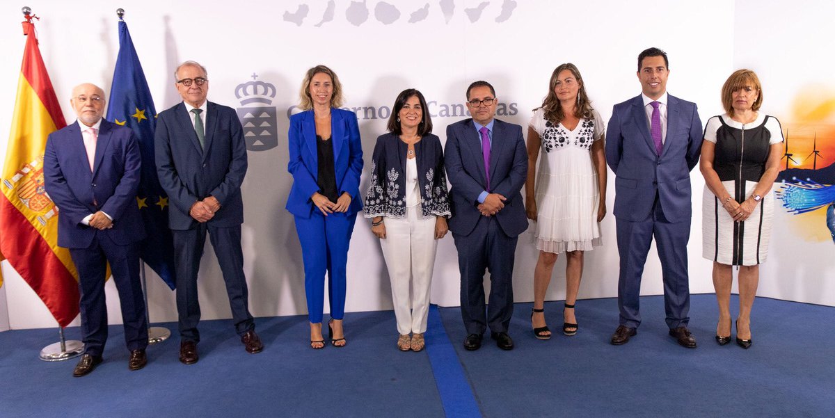 CarolinaDarias's tweet photo. Acto de presentación equipo @EcoGobCan #PactodeProgreso https://t.co/WqmkQeD8xL