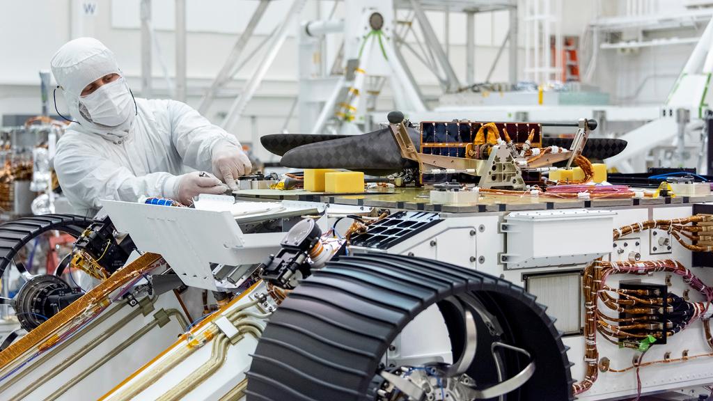NASA_SLS's tweet photo. The first aircraft to fly on another planet — the NASA's Mars Helicopter — has been attached to the belly of the Mars 2020 rover. SEE MORE >>https://t.co/YTGdZNwshx https://t.co/tgIm1syHzR