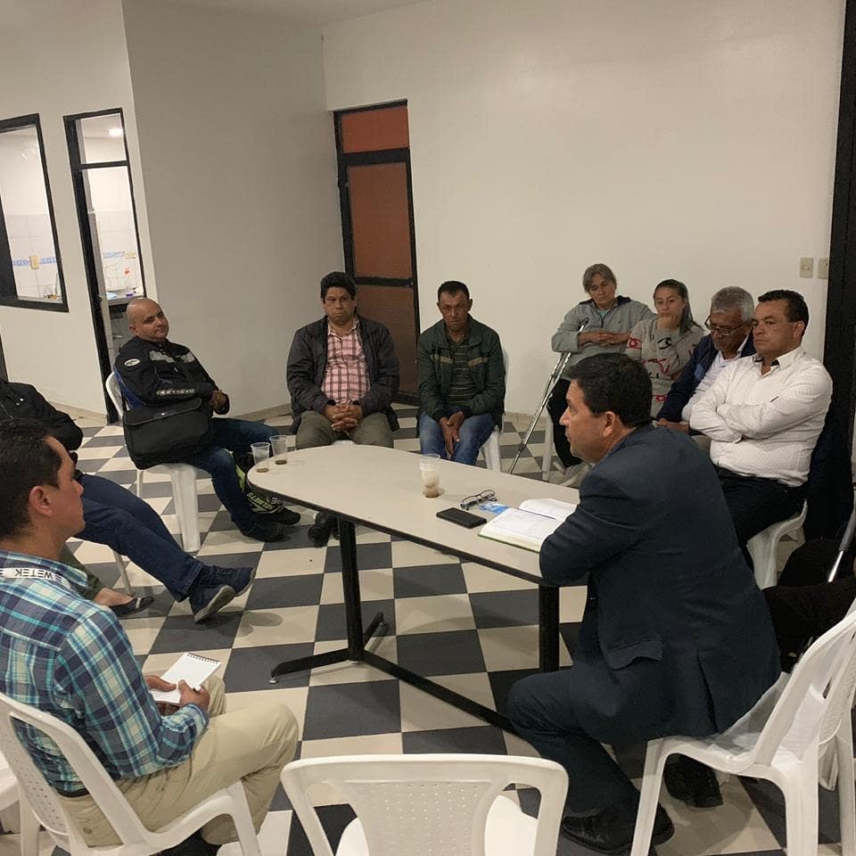 SecundinoRB's tweet photo. Residentes y administradores de los conjuntos La Estrellita, socializando con nuestro equipo algunas necesidades del sector, gracias a la buena gestión del Doctor Chiquiza. #PorSubaHaremosMás
#DaleLaManoABogota
#C5
#C82 https://t.co/hmYAhxceob