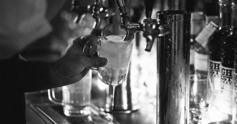 RoxyEncinitas's tweet image. Happy hour is upon us ladies &amp;amp; gentlemen 🍻 Happy Hour! $4.50 drafts, $5 wells, $7 house wine, $2 off small ...