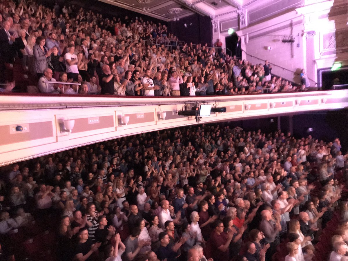 WOW!

Full standing ovation for our phenomenal cast of #WestSideStory 🤩💃🏻