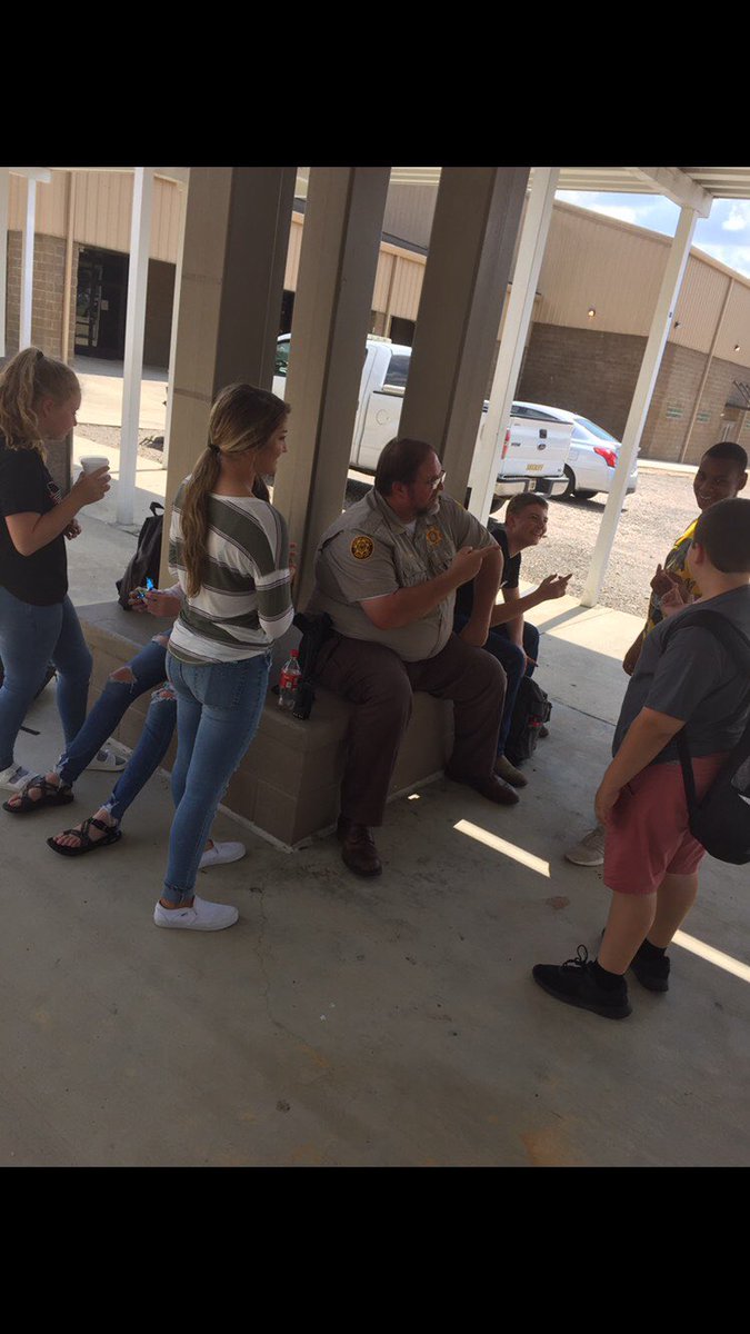 SchoolHampton's tweet image. SRO Terry Clark spends every lunch outside with students. #LunchTimeTalks.