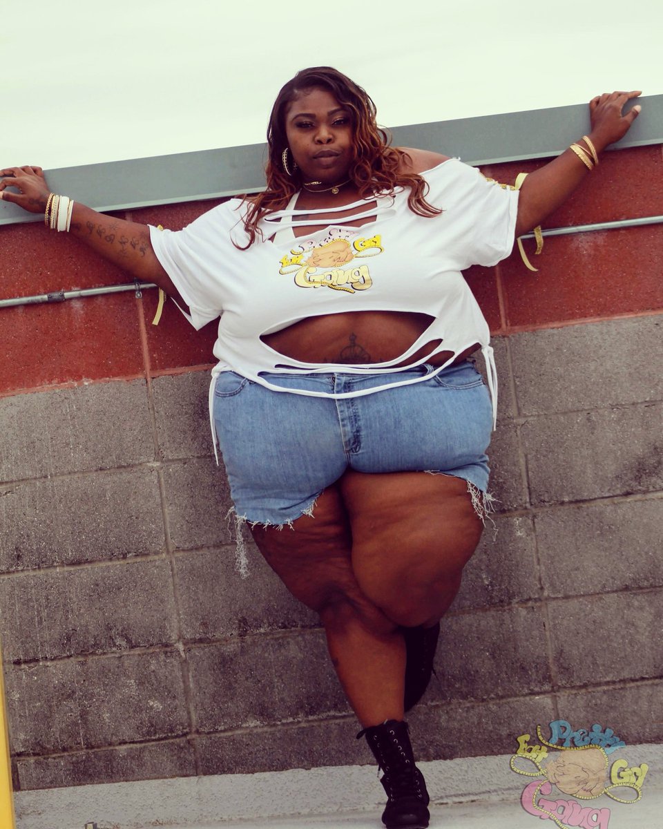 Let go of those inhibitions and let that fat fly😮😍 

Get your PrettyFatGrlGang shirt TODAY! Just click the link below &amp; place your order.
pfgg.typeform.com/to/mOohYf
(Shirt distress not included)
#PrettyFatGrlGang #PFGG