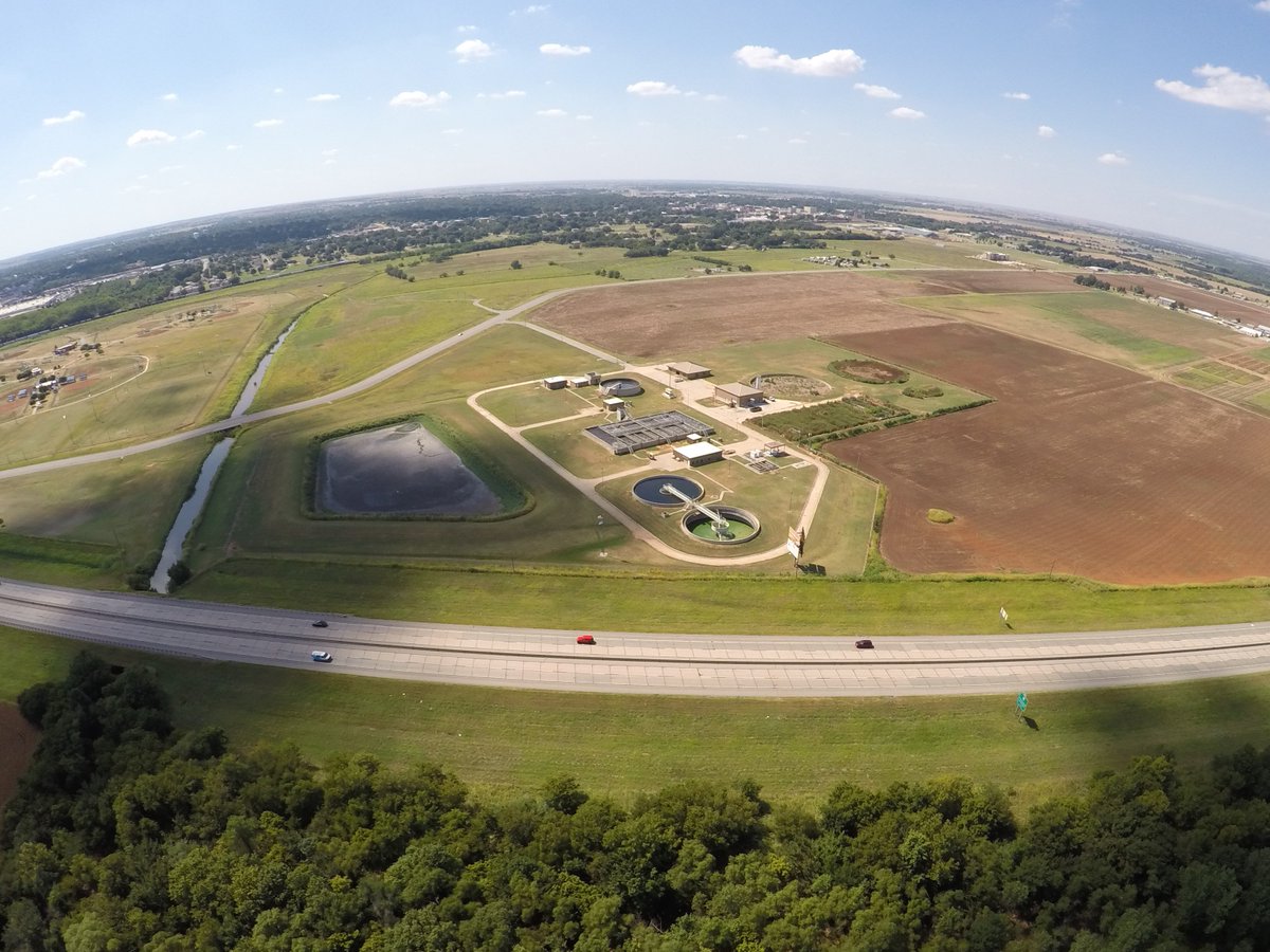 USGS_Oklahoma's tweet photo. Our office has partnered with @OSUplantsoilsci to investigate the benefits to feed-stock #crops receiving treated #wastewater for #irrigation in southwest #Oklahoma. Recently #drones were used as a part of the ongoing study and here are a few shots!
#waterquality #science #okwsc https://t.co/Twsc1mOA2x