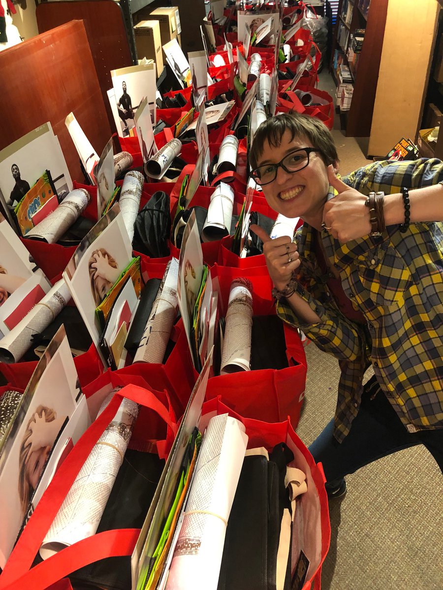 TBM_Bookmanager's tweet image. Did somebody say S W A G 🙏

#BookmanagerAcademy is next week y&apos;all, and we&apos;ve been busy! 

#PackLight #YoureGoingToNeedABiggerBoat #SOMANYBOOKS #BMA2019