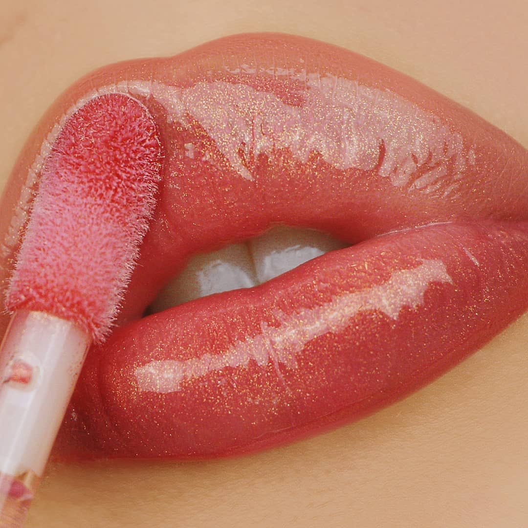 Revlon on X: Lip inspo ✔️ Featuring #SuperLustrous #TheGloss in