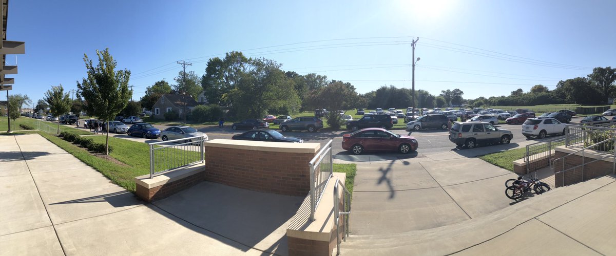 cdpilger's tweet photo. When the parking lot is already full for the @DSASTEM Open House we take over the field! 💙💚 #DSALeadstheway #dsaexplore #nnpsproud https://t.co/eaUjcUvtQP