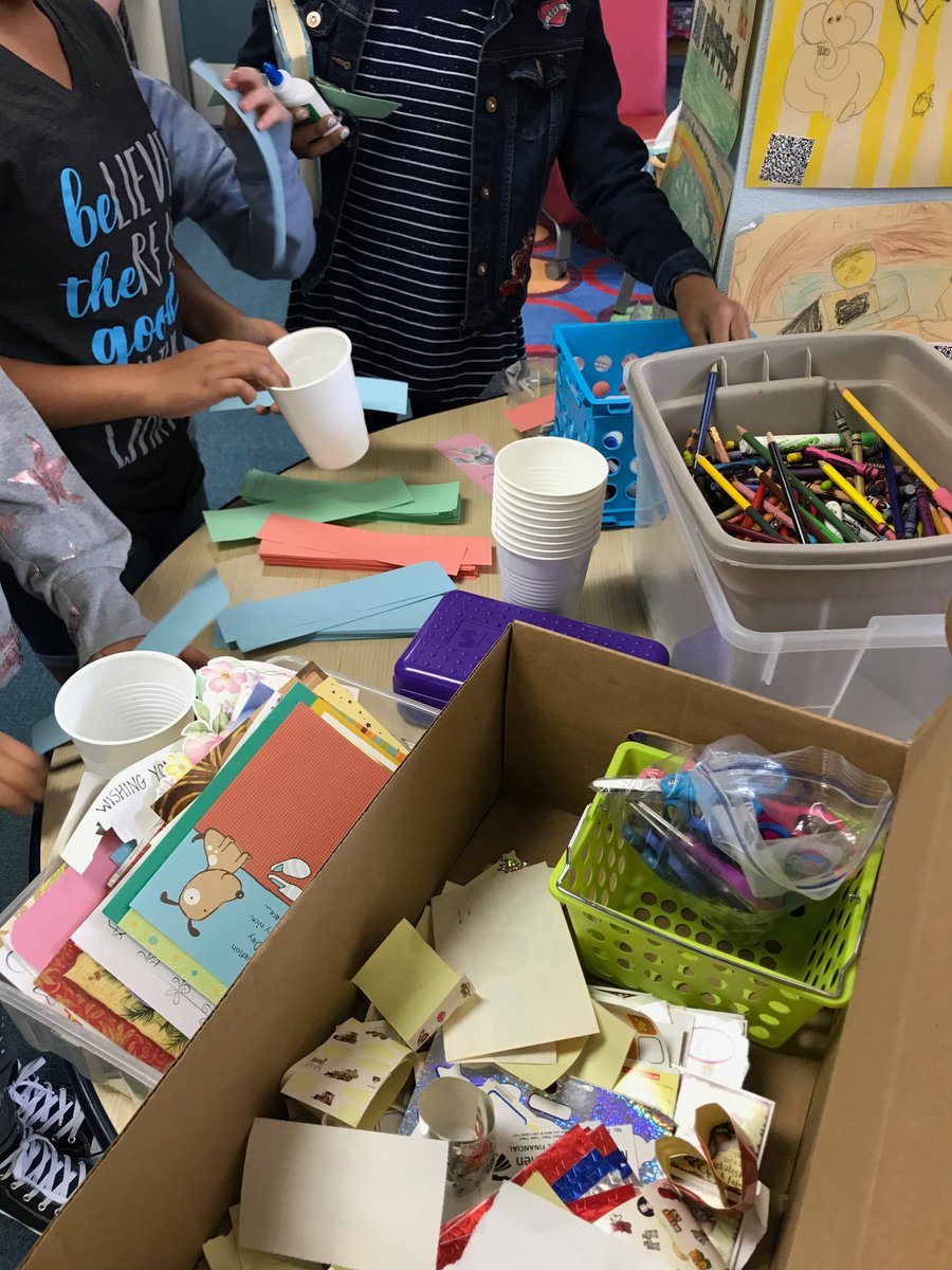 LibraryTx's tweet image. First makerspace activity in the library for the new 2019-2020 school year with Bryant 5th graders - making their own personalized bookmarks!!!! @bryant_ele @aisdlibsrv