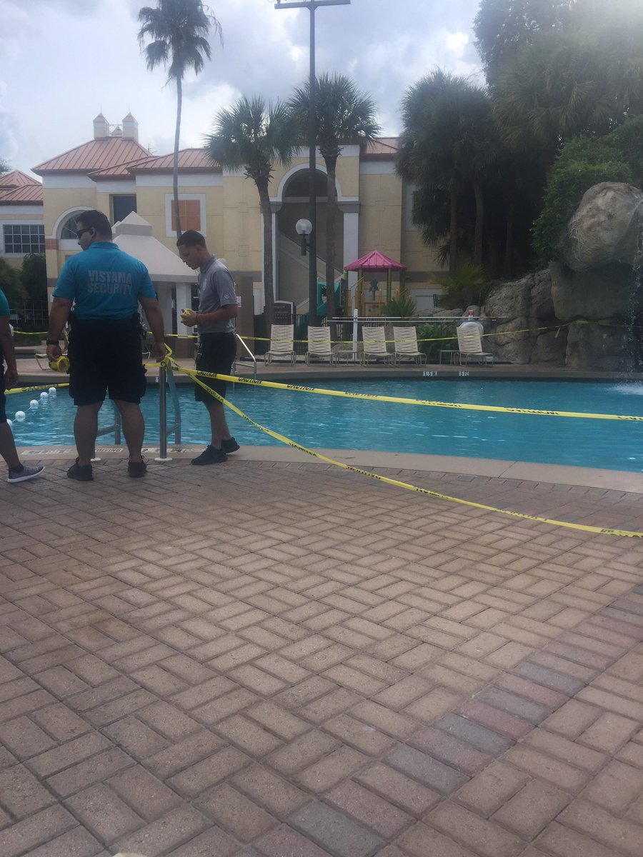 One small duck poop closes a 110,000 litre swimming pool <a href="/sheratonhotels/">Sheraton</a> people are not happy Sheraton vistana resort villas lake Buenavista Orlando 🙈