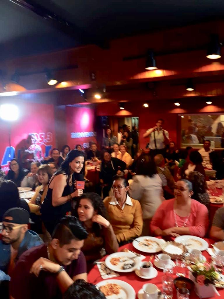 rocioenamor's tweet photo. ¡Hoy tuvimos una mañana llena de buenos momentos, risas y música en nuestro #DesayunoCon @OficialYuri ! Siempre es un gusto platicar contigo https://t.co/PgkOSMU69o