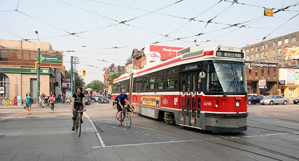 mikedeto's tweet photo. … Part of the cityscape since '88, TTC���s original articulated streetcars last day of work is Labour Day – job done! #Toronto #TTC #ALRV … https://t.co/gMxJ3qaq2T