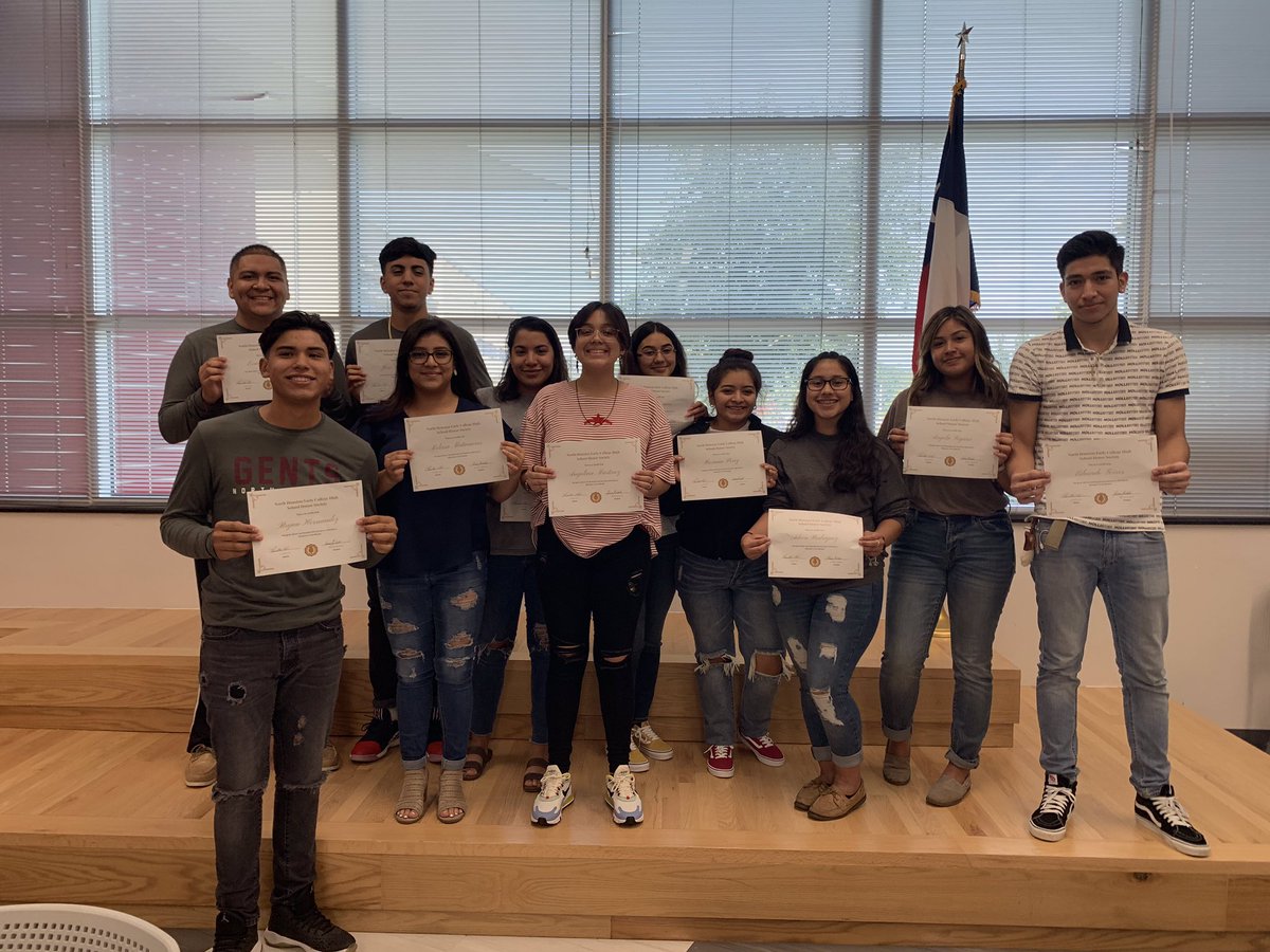 NHECHS_NHS's tweet photo. First NHS meeting was a success! Congratulations to everyone who got an award today. #NHECHS https://t.co/1UHrtmMsLT