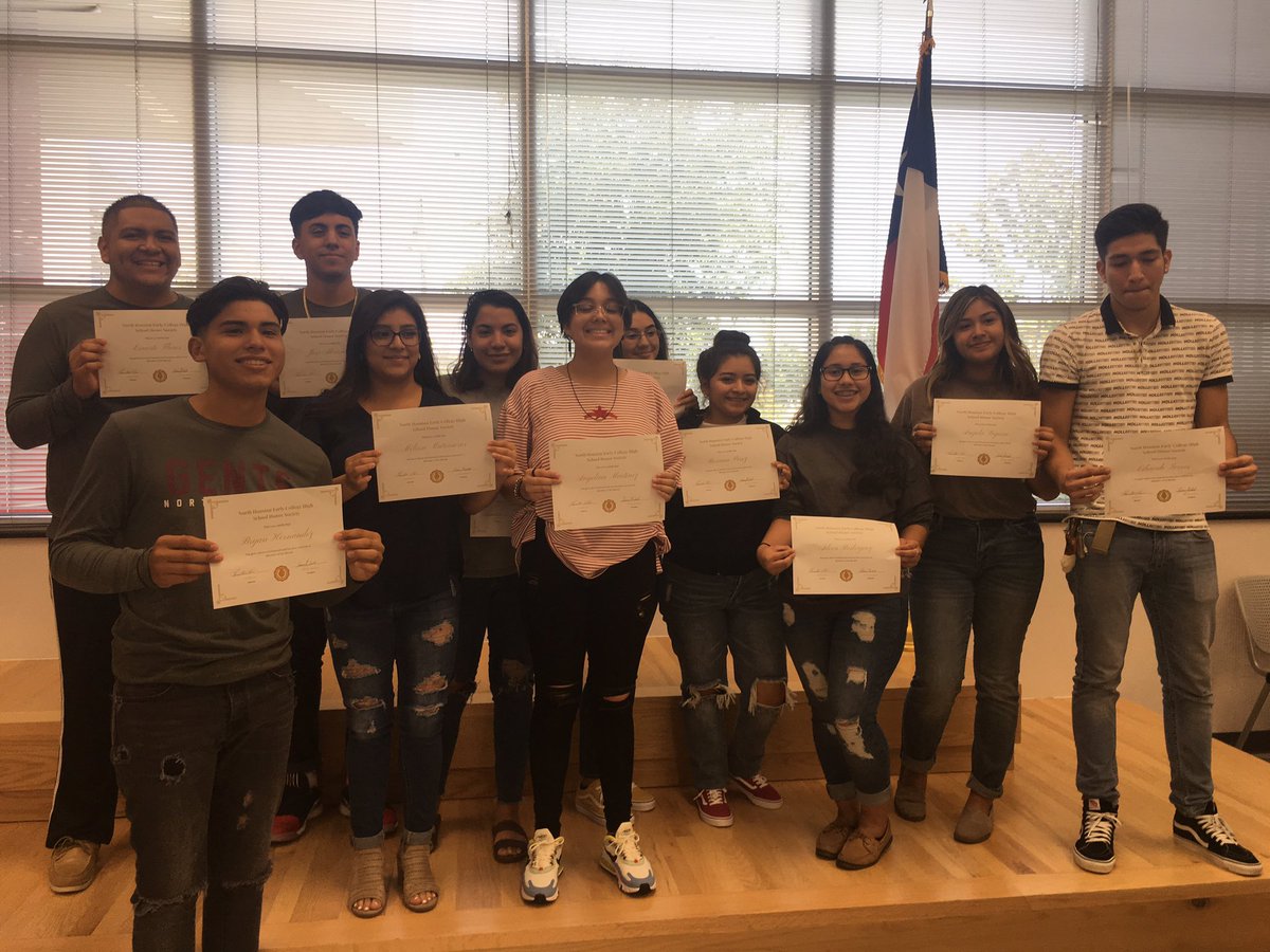 NHECHS_NHS's tweet photo. First NHS meeting was a success! Congratulations to everyone who got an award today. #NHECHS https://t.co/1UHrtmMsLT