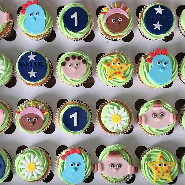 Not everyone wants a big celebration cake so how about some themed cupcakes instead. We had some much fun making Igglepiggle &amp; the gang from In the Night Garden for Matties 1st birthday ift.tt/30KpiGz