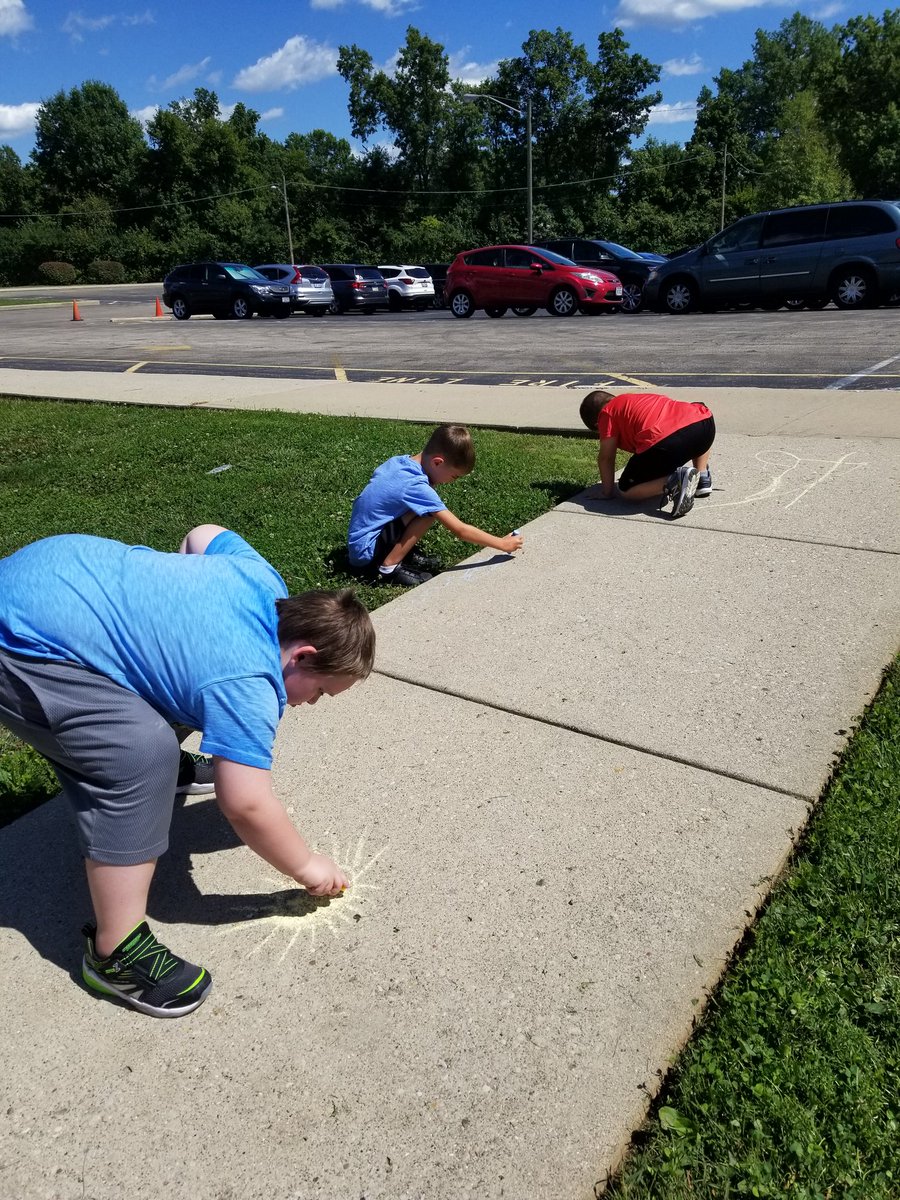 TeixeiraKatie's tweet photo. Had the best #MerwinExperience! We had so much fun today! We even created a #magicalmoment by working together to create some amazing pictures and learn about each other through drawing! #WCconnects I enjoyed meeting my new @MerwinMustangs and can't wait to see them tomorrow! https://t.co/aH3X2GNl5d