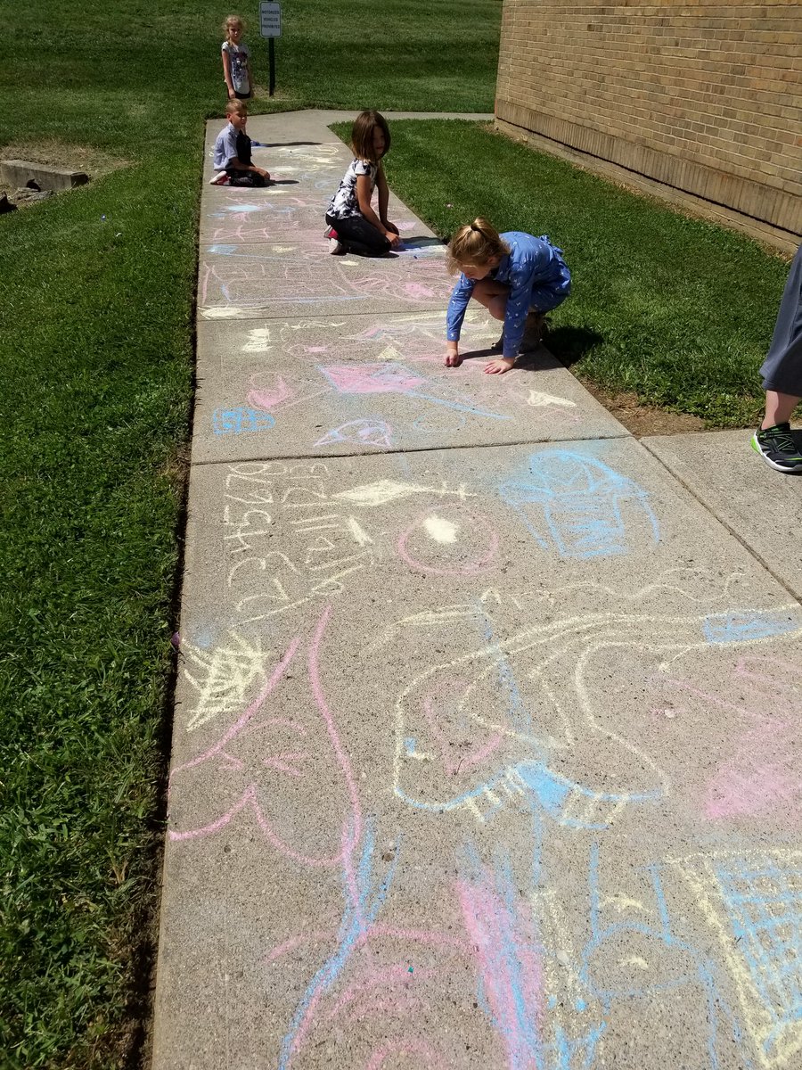TeixeiraKatie's tweet photo. Had the best #MerwinExperience! We had so much fun today! We even created a #magicalmoment by working together to create some amazing pictures and learn about each other through drawing! #WCconnects I enjoyed meeting my new @MerwinMustangs and can't wait to see them tomorrow! https://t.co/aH3X2GNl5d
