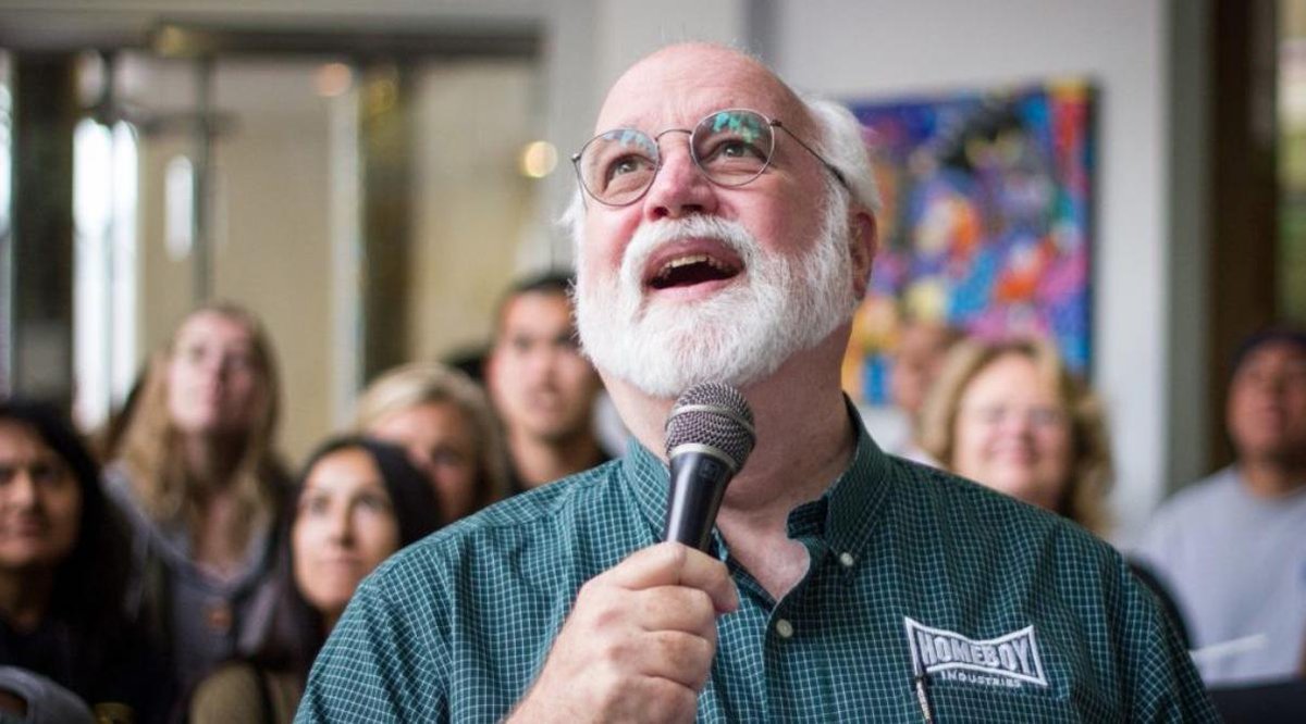 Creighton's tweet photo. In September, we are celebrating the first-ever Mission Week! See a schedule of events, including a lecture by Fr. Greg Boyle, SJ, Founder of @HomeboyInd and author of "Tattoos on the Heart" on Sept. 9, here: https://t.co/L9iyFHvCNR
The event will be livestreamed.
@FrGregBoyle https://t.co/0GOzVenAiq