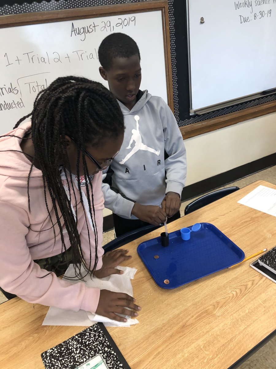 SimplyMsJones's tweet photo. 5th graders exploring #SurfaceTension #iTeach #iTeachScience #scienceRocks https://t.co/pVEIjdIKuY