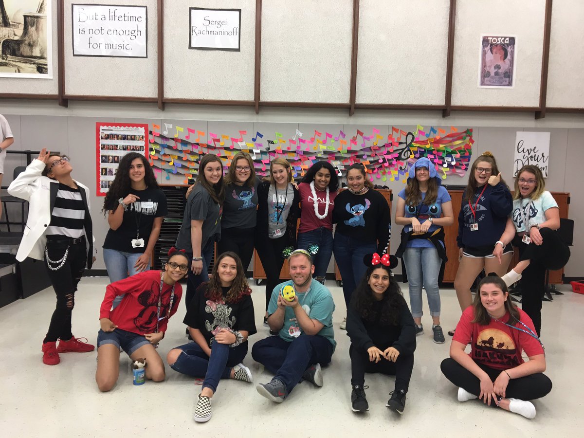 MarcusChoir's tweet photo. Had a fun Disney Spirit day today! @mhsmarquee @Marcus_HS #OneFamily #tripyear https://t.co/Fz4yUKY0sf