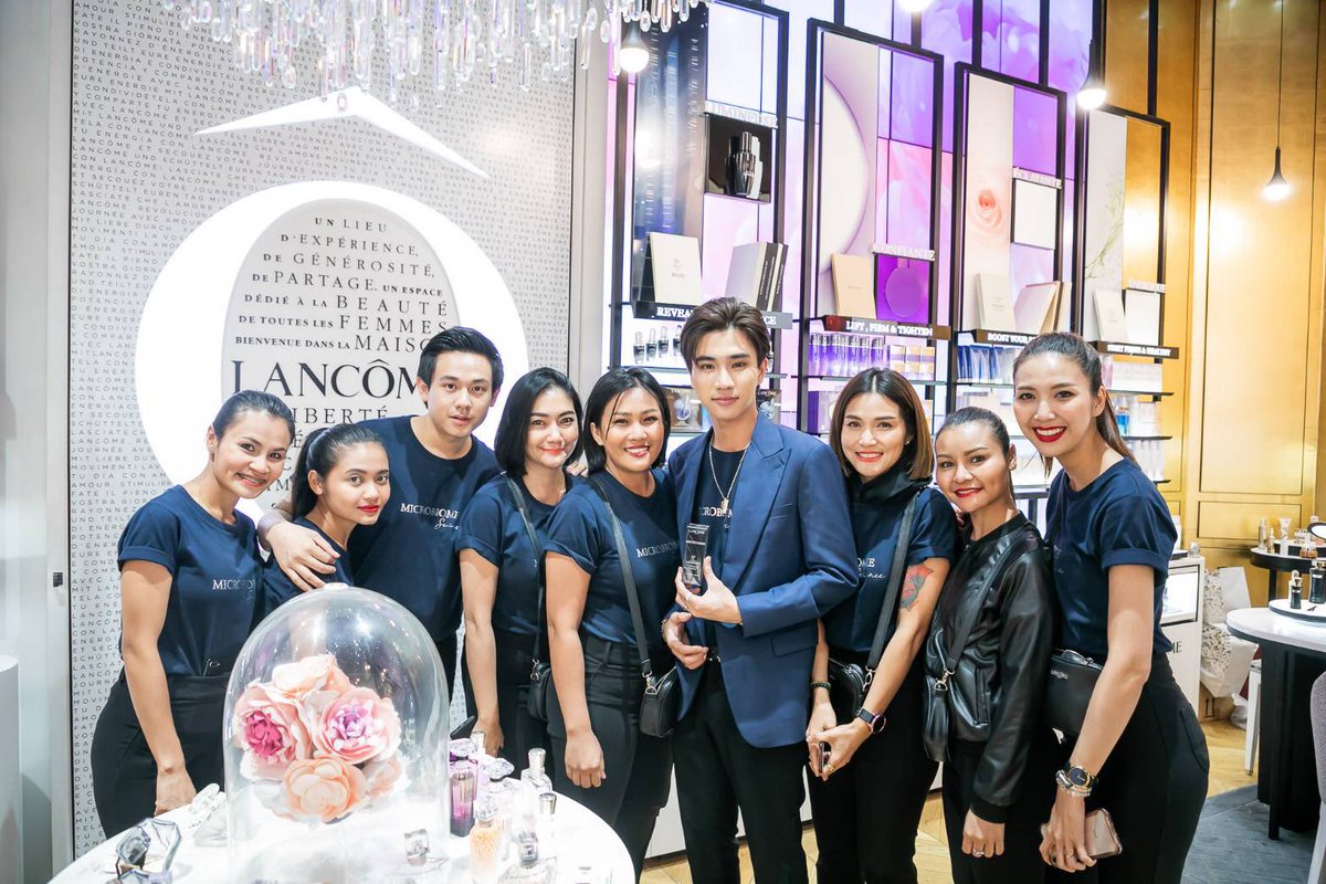 Baiphai6's tweet photo. ขอบคุณน้อง #เพิร์ธ ที่มาเปิดโลกทัศน์ให้ป้าๆเมื่อวานนี้ ไม่เคยเจอแบบนี้จิงๆ หลงรักน้องเลย🥰❤️
#LancomeGenifiquexPerth
#Lancomexperth
#รอยยิ้มของชูครีม https://t.co/y4cu95Oq5G