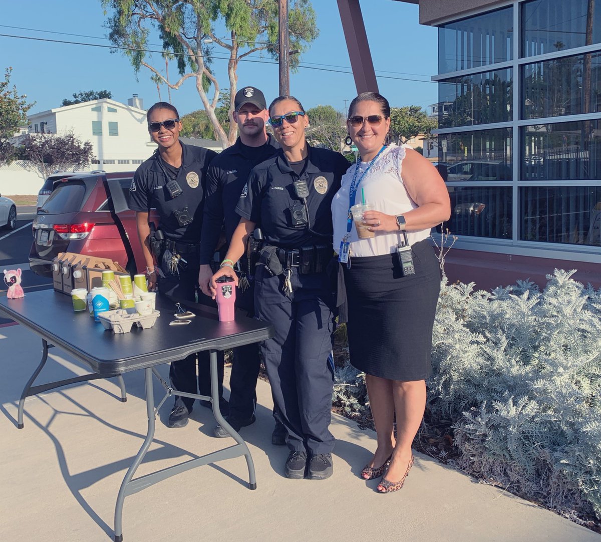 TanazBruna's tweet photo. On behalf of the Tulita community, THANK YOU for the hot cup of coffee given out to our parents/guardians this morning by the great @RedondoBeachPD #tulitarocks #RBUSD #RBPD #safeschools https://t.co/5mUOayljzG