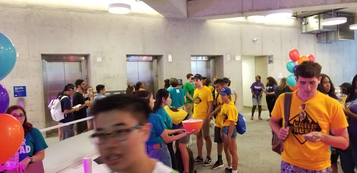 CharlesFalzon1's tweet photo. So much energy, so much passion. @RyersonFCAD was on full display at #slclive this evening as our new students discovered the vast menu of opportunity awaiting them. #RoadToRyerson https://t.co/OYL8UnCKnZ