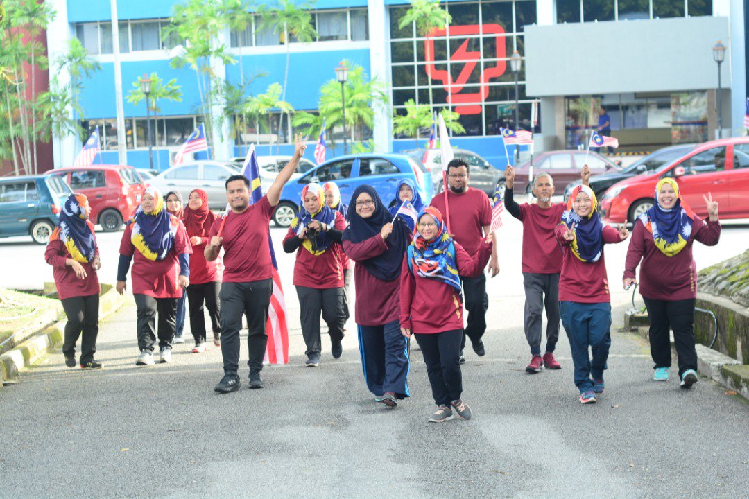 QylaAmira's tweet photo. #SayangiMalaysiaku 
#MalaysiaBersih 
#KitaPunyaMalaysia 

Selamat menyambut Hari Kemerdekaan ke 62! Sayangi Malaysiaku.😍 https://t.co/FV9vCSnbxy