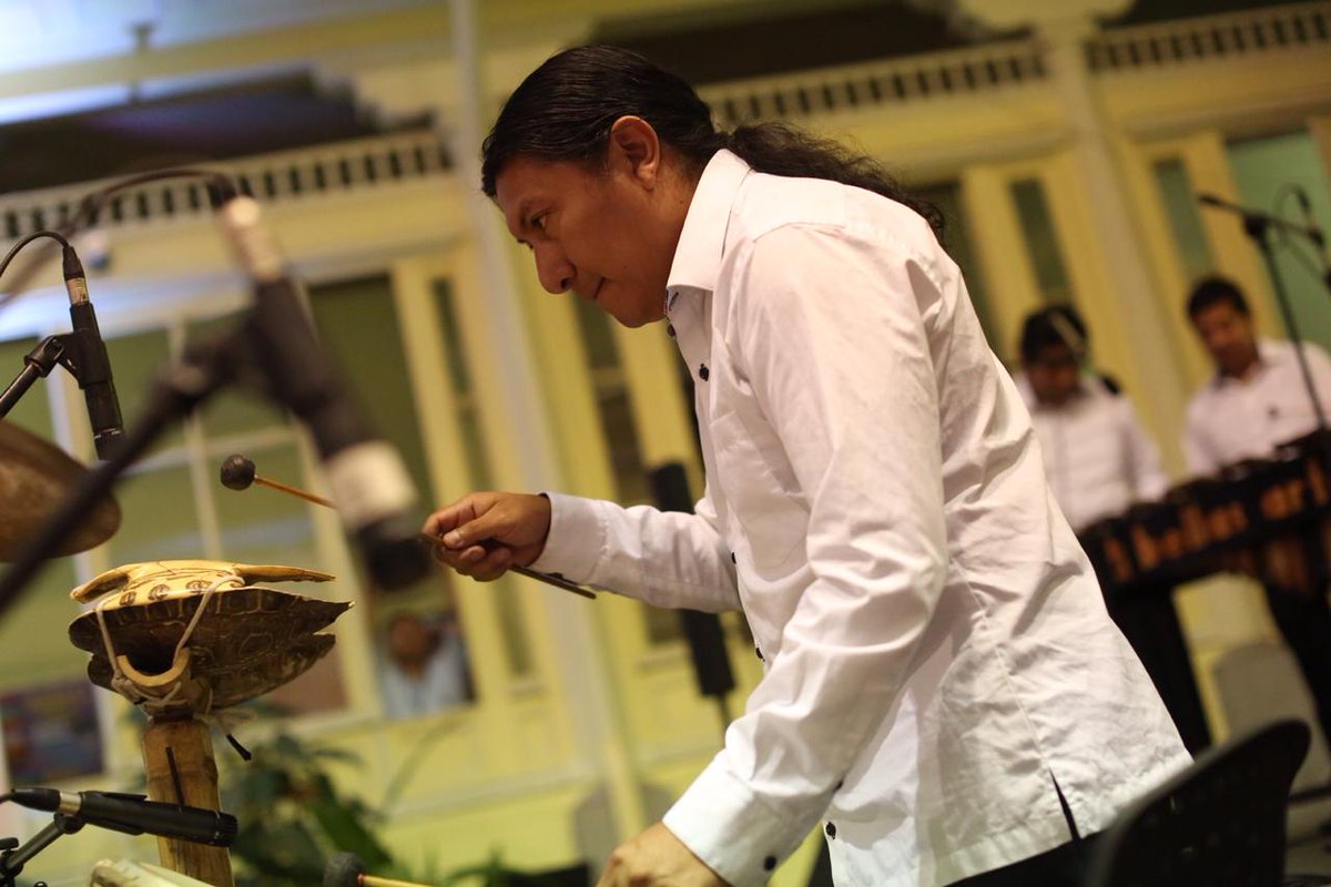 McdGuate's tweet photo. #JuntosHemosAvanzado | Sones "El Barreño", "Los Costeños" y "El Gran Tecún" brindan muestras del talento de los integrantes de la Marimba de Concierto de Bellas Artes en Casa Ibargüen.

#22FCH
#EstimulaTusSentidos
#RecorridoCultural https://t.co/MXEqgVBpxi