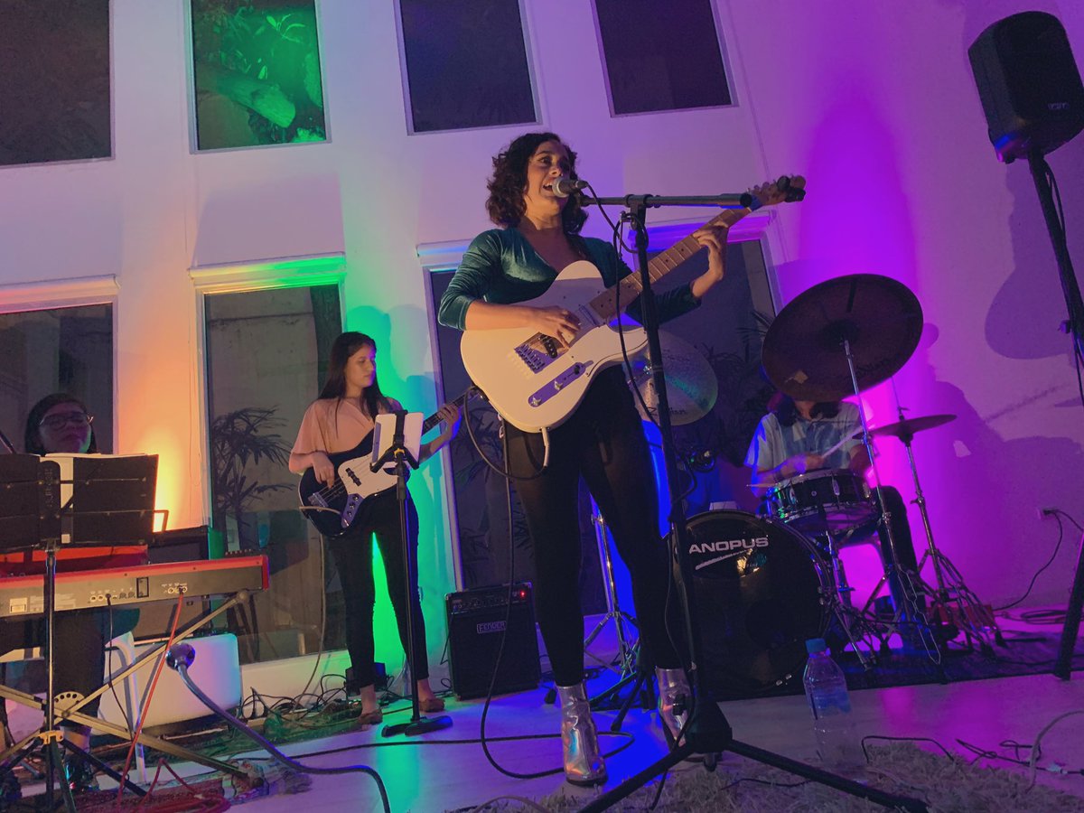 Sara Ontaneda vuelve a #SofarGuayaquil con banda completa, lanzando su nuevo sencillo “Hey Maria”. 🌸 #Sofarsounds