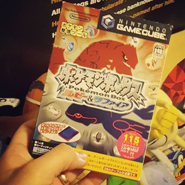 PokmonNewsCent1's tweet image. This is probably my favourite piece in my Pokémon collection. Maybe I should do a video on it someday!
.
.
#pokemon #pokemonbox #gamecube #importgaming #japan #MasterTrainerPokemon #mastertrainer #poketube #youtube #youtuber #hoenn #gen3 #groudon #kyogre #rayquaza #gcn