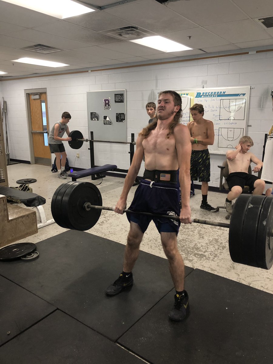 Jr. Denny Fugate on his way up with 315 for a heavy set up 4, Jr. Logan Stidham doing the same with 295 and Jr. Colton Southwood with 275. (Couldn’t never get the picture of their complete lockouts on top)