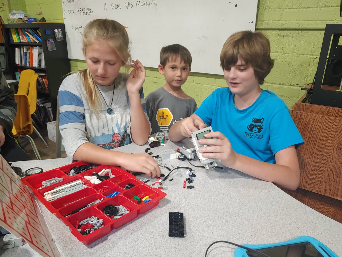 FT_SofI's tweet photo. We've had a great start to the year! Our students have been creating, building, goal setting, and collaborating so well since the first day.  #adifferentkindofschool #morethananumber https://t.co/JYziKjmqxX