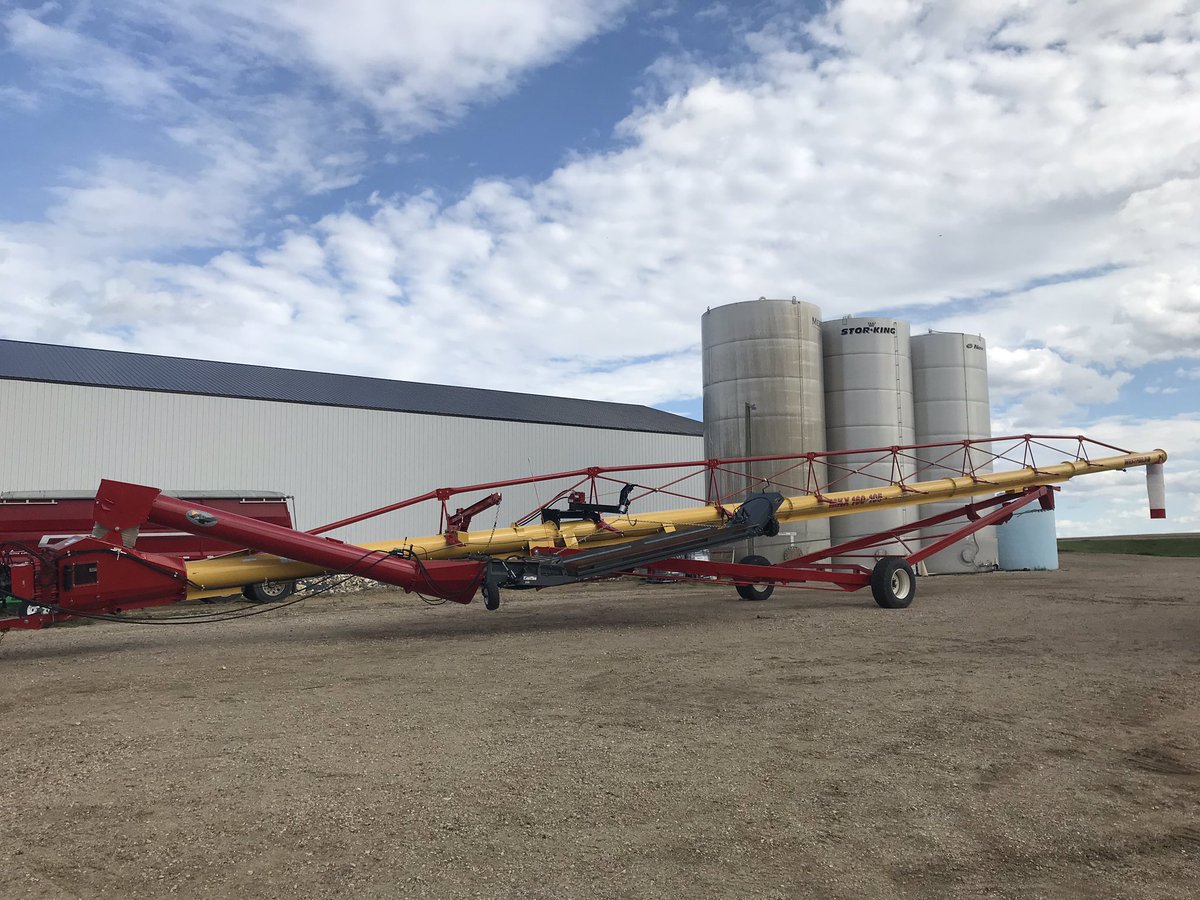 PembGrainEquip's tweet photo. Thank you to Ferme Préjet from Notre-Dame de Lourdes for purchasing this beast of a Westfield Auger along with Soaring Eagle Drive Over! Worked on the install yesterday, just a few things left to go on it. @PembGrainEquip @Soarindriveover @AgGrowthIntl #Westfield https://t.co/HURt4Oq9mV