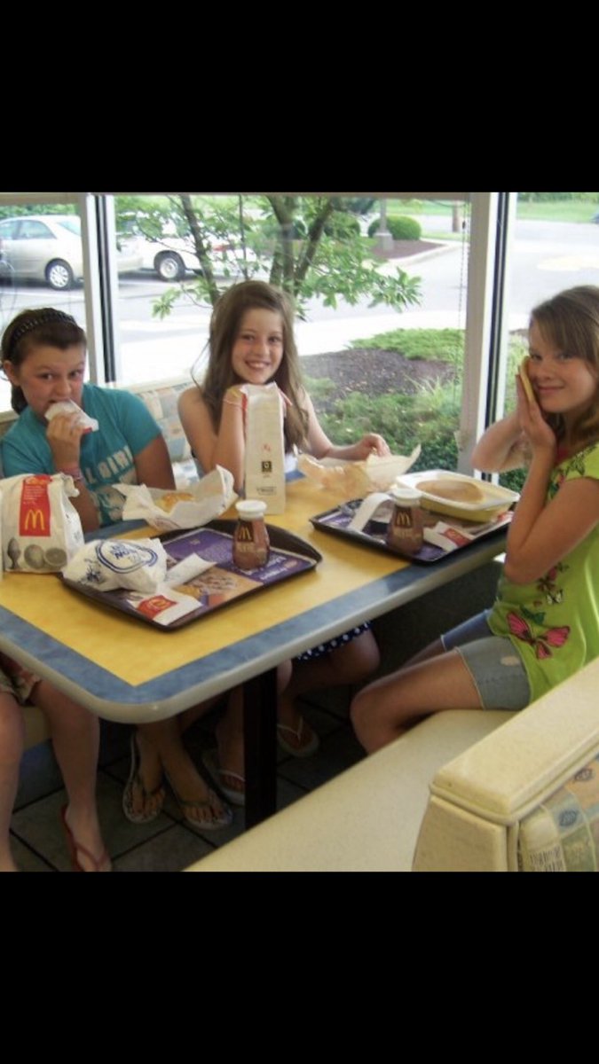 brooklysfab17's tweet photo. Happy Birthday @olivia_sirch 💕💕 Hope you have an amazing day!! LIl throwback you could say https://t.co/sJ4Z7jJ2hE