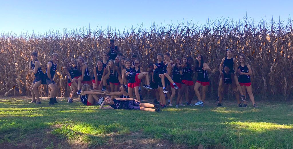LewisburgHSXC's tweet photo. Ladies and Gentlemen...your 2019 LHS Cross Country Team #werunthesefields #runtheBurg #childrenofthecorn https://t.co/jWEQsH31D3