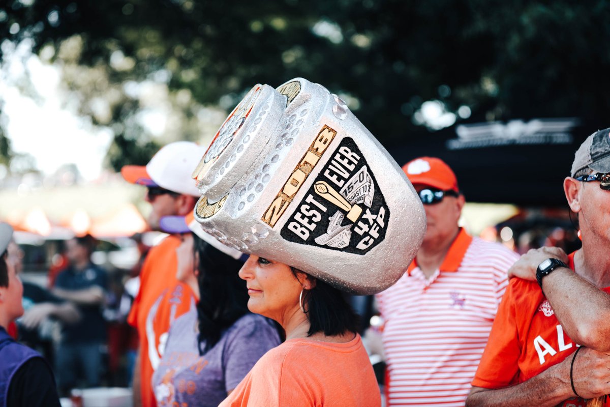 ClemsonFB's tweet photo. Tiger Walk ✅
Up next? WARM-UP 🏈

#ALLIN https://t.co/h42GqP3xms