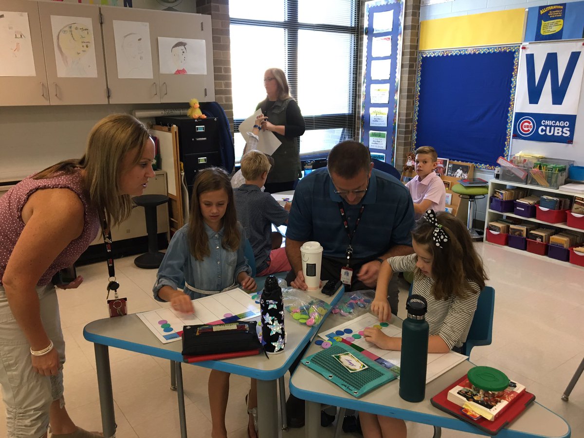 kate_karasek's tweet photo. Kicking off #mathjournaling in 4th Grade after exploring flexibility with place value with @LinesDen35 @Lines4MG @JenBurton_ βWhat do you know about the value of numbers that allowed you to be so flexible?β π https://t.co/2GbGc88Z3t