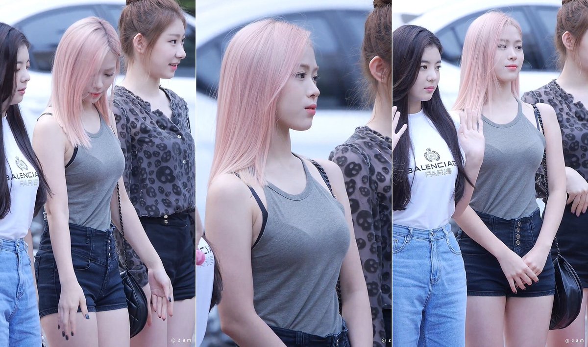 iamzamzh's tweet photo. 씨스루 나시티 입은 ITZY 있지 류진 - 뮤직뱅크 출근��� (19.08.30) 
#ITZY #있지 #류진 #신류진 #RYUJIN #뮤직뱅크출근
https://t.co/UQWRATqzKB https://t.co/djCTaCQYPA